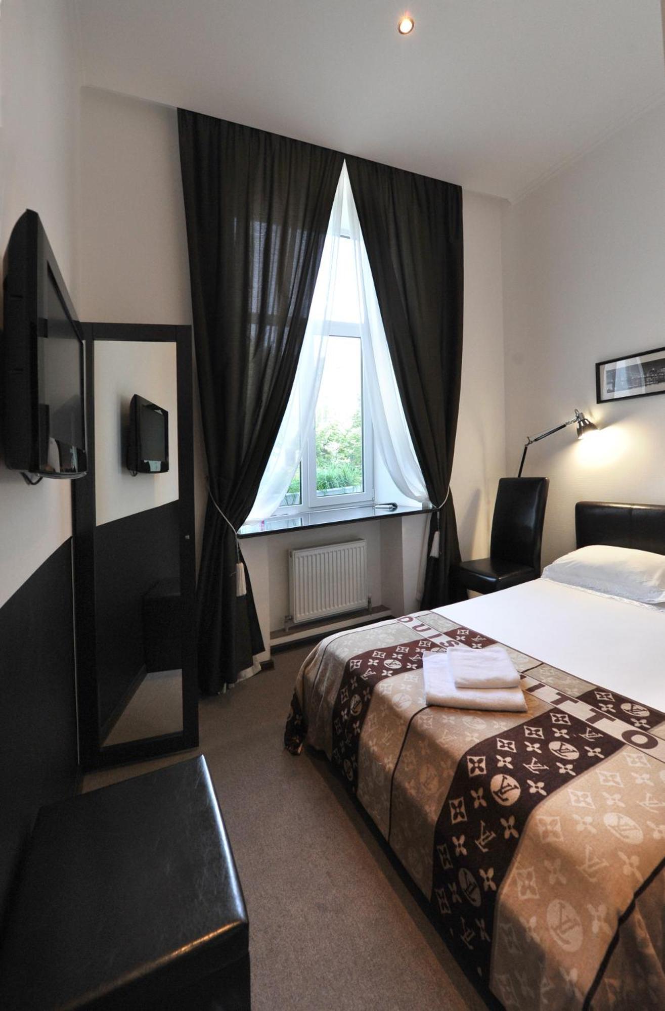 Hotel Reno On Deribasovskaya Odessa Esterno foto